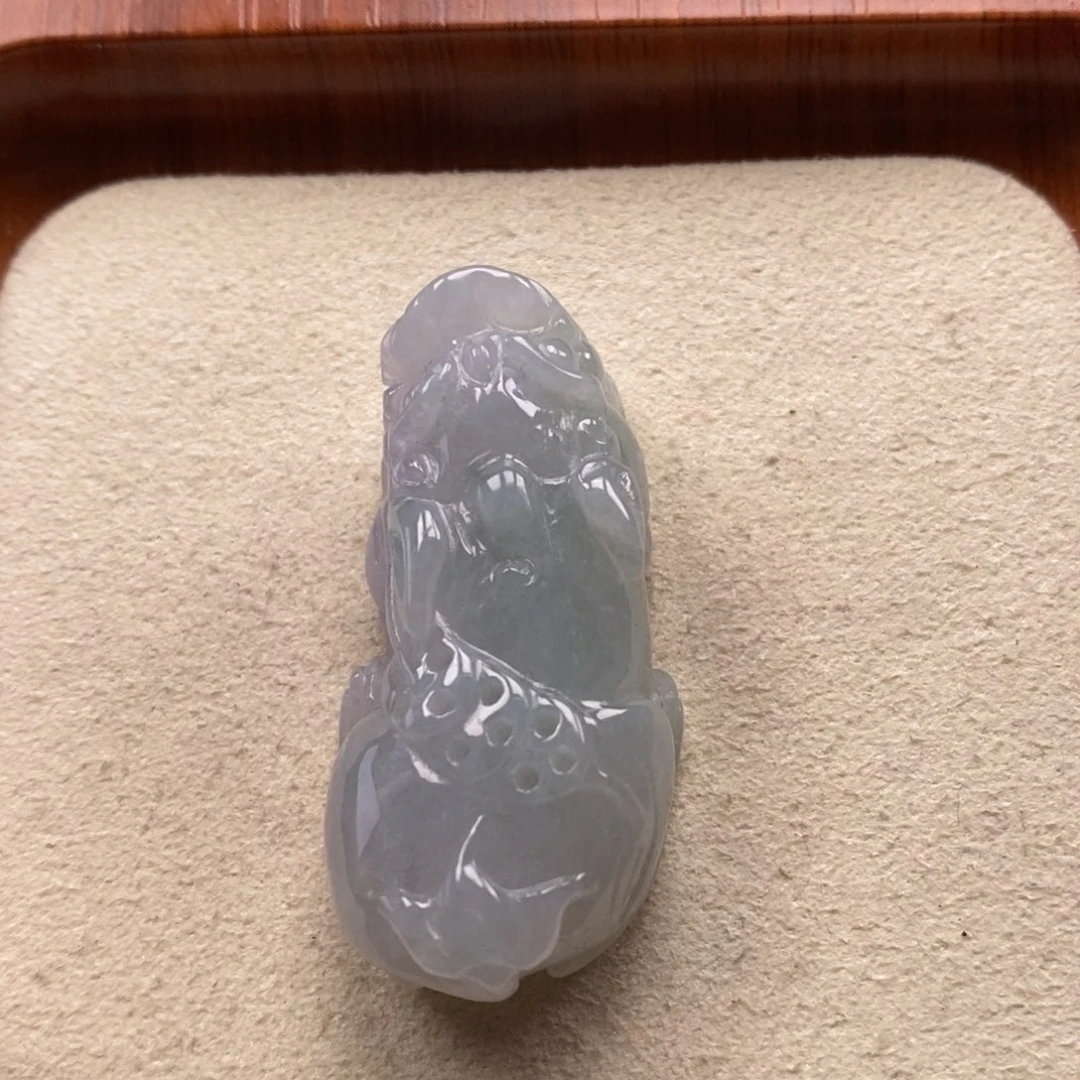 翡翠未镶嵌颈饰如意貔貅