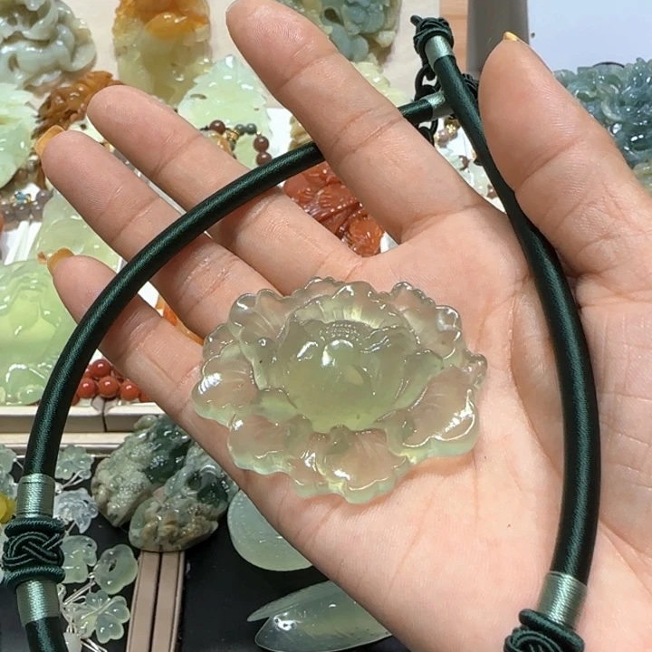 蛇纹石玉未镶嵌吊坠