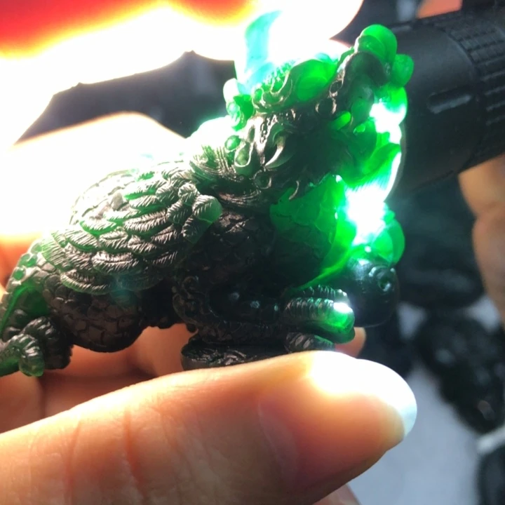 定制翡翠未镶嵌飞天貔貅