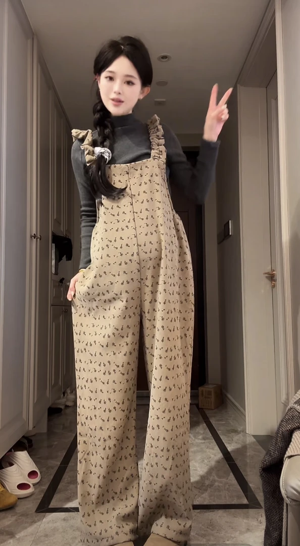 孕妇套装春季新款网红孕妇针织打底+碎花背带裤时尚两件套套装