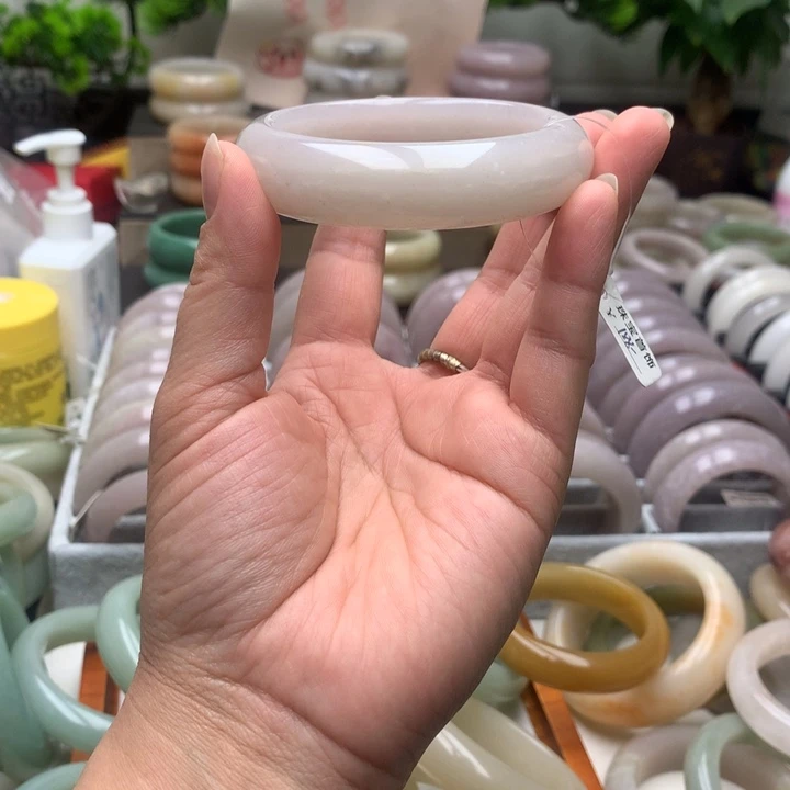 石英质玉未镶嵌手镯