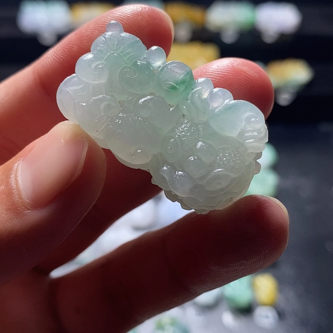 定制翡翠未镶嵌毛货飘绿花口含珠霸王貔貅