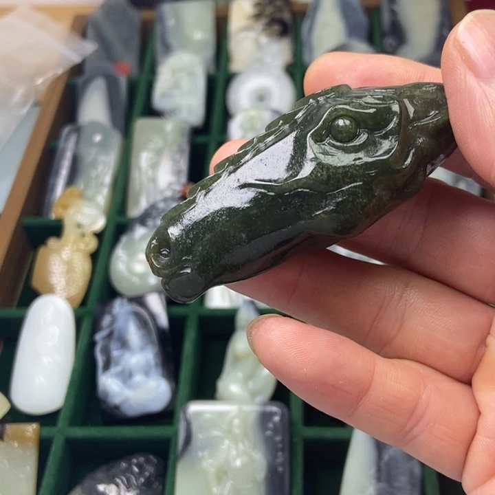 和田玉未镶嵌颈饰14