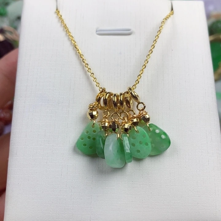 翡翠未镶嵌吊坠(赠链)