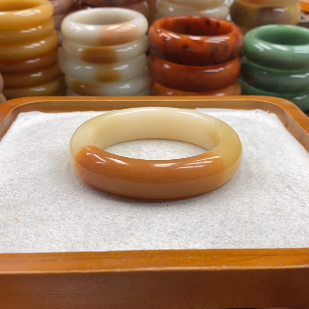 石英岩玉未镶嵌手镯（圆镯）