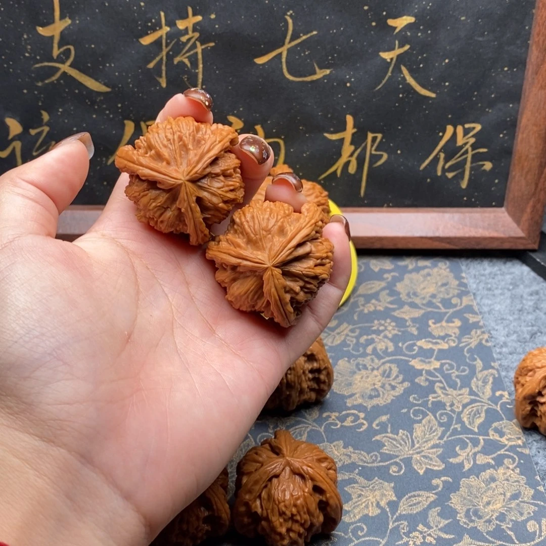 吊坠文玩核桃?**ঞ白狮子