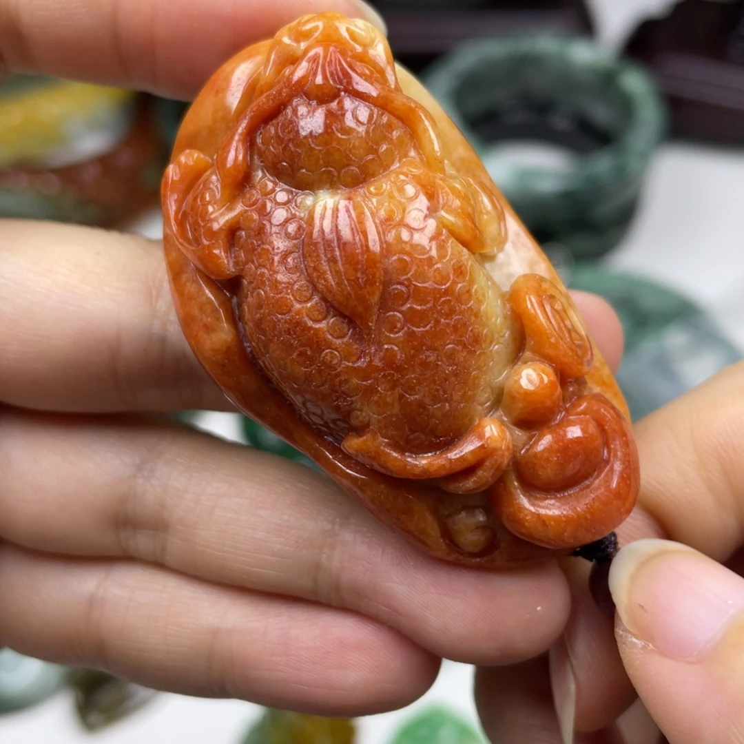 翡翠未镶嵌颈饰牌子