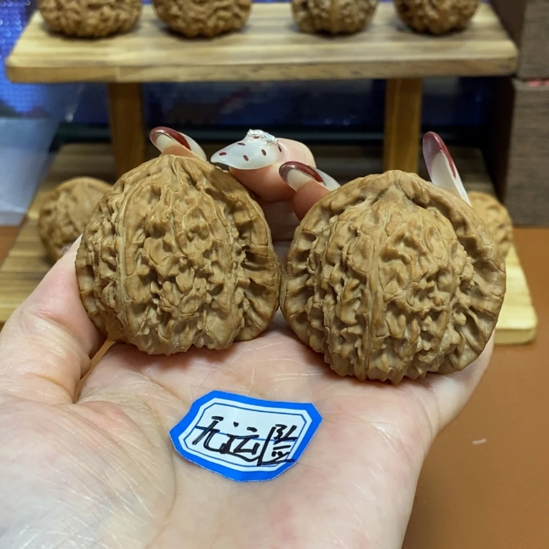 文玩核桃吊坠44角白（52克）