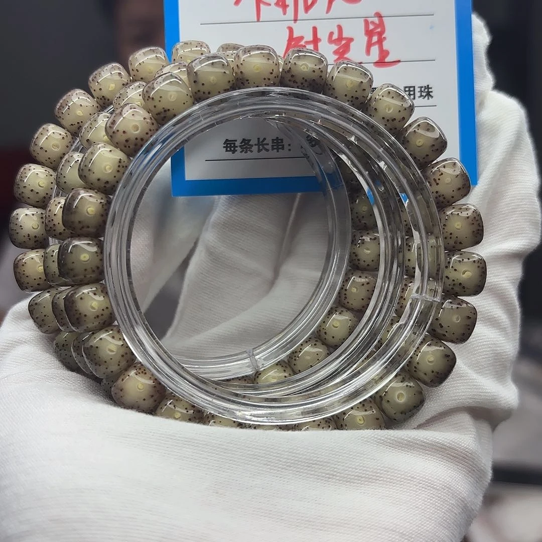 吊坠星月菩提A25。