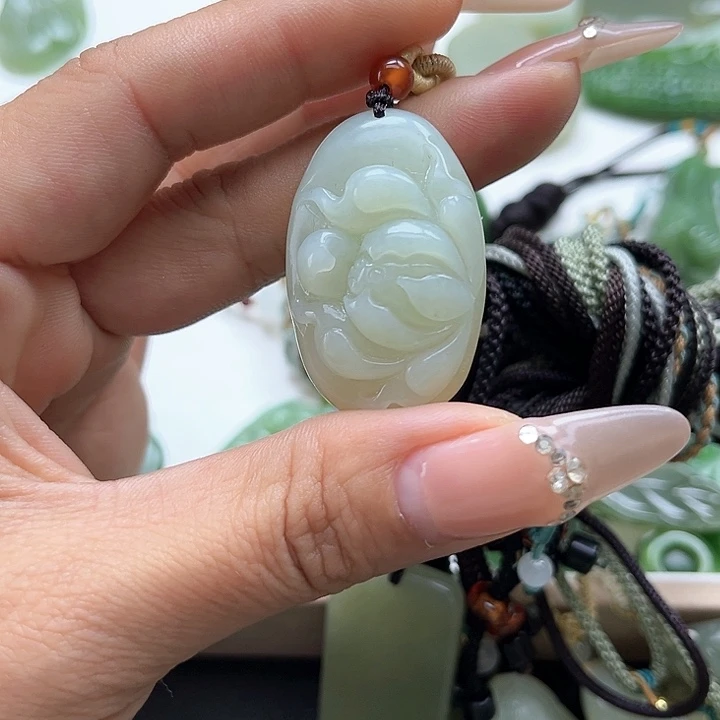 【闪购商品】颈饰未镶嵌和田玉美***来