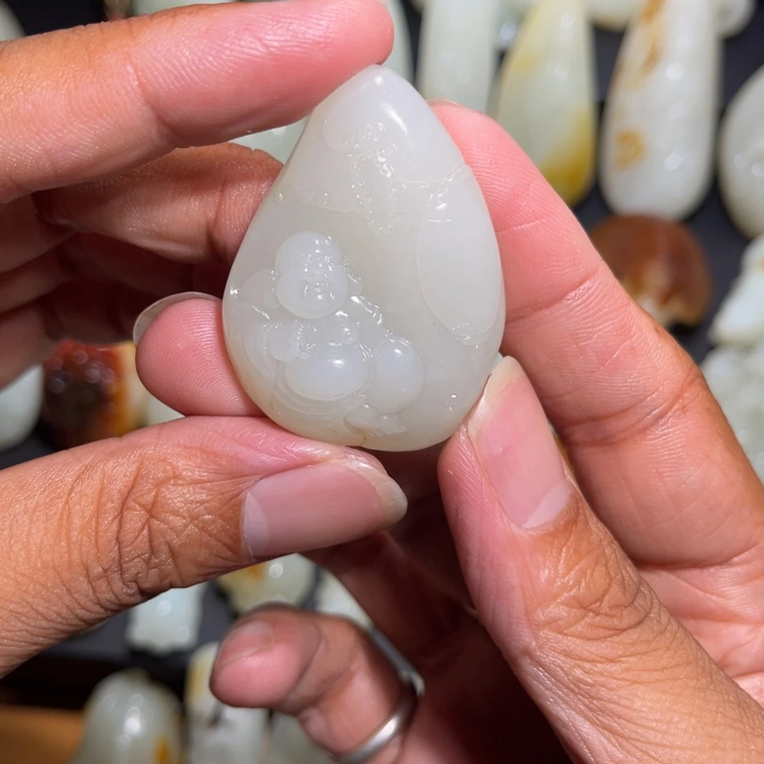 和田玉未镶嵌颈饰芒*