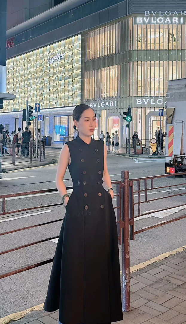 秋冬法式重工高级感双排扣纯色无袖马甲修身西装910