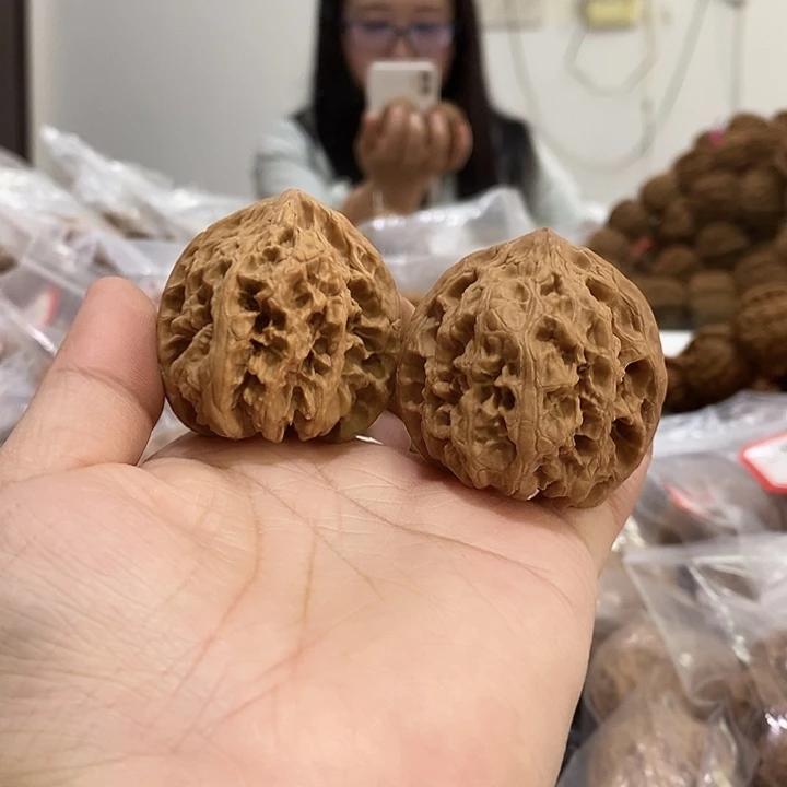文玩核桃吊坠野牛40