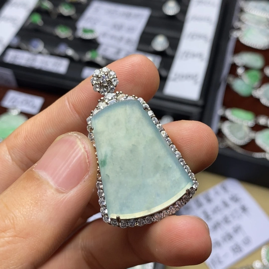 重***头翡翠银S925镶嵌颈饰