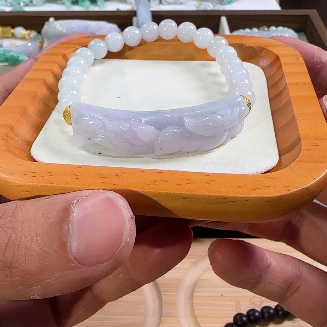 翡翠未镶嵌颈饰九尾