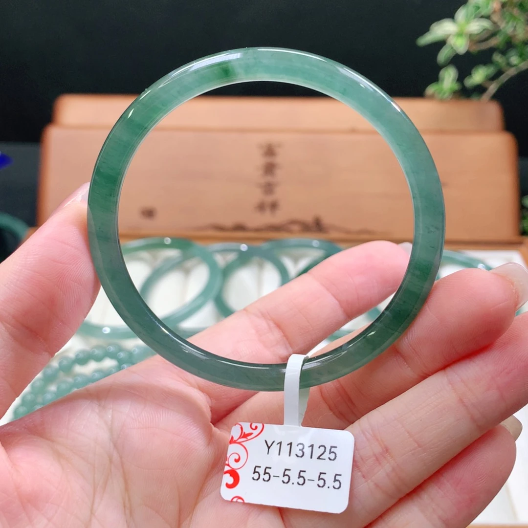 翡翠手镯未镶嵌天然