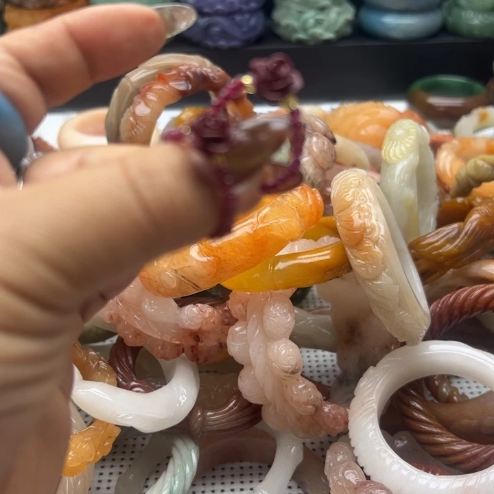 未镶嵌手镯石英岩玉
