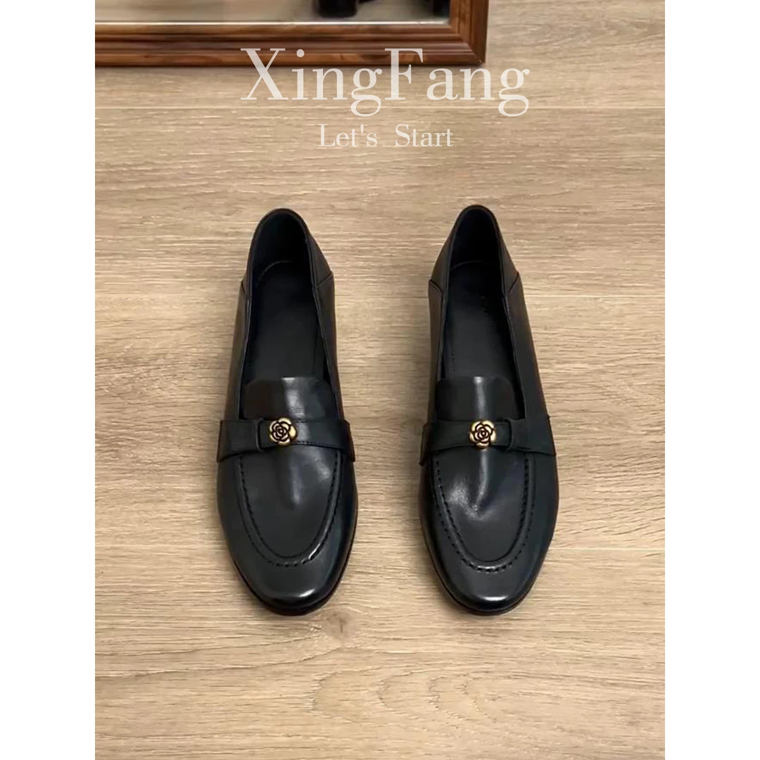 牛皮版~低跟山茶花一脚蹬黑色乐福鞋女2025新款英伦风小皮鞋单鞋