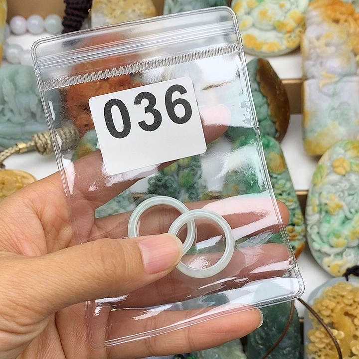 翡翠未镶嵌颈饰关**哥翡翠