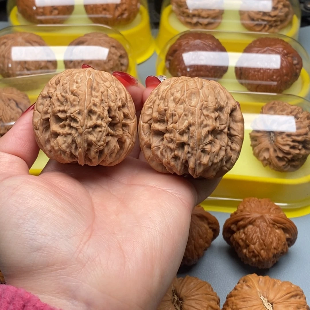 文玩核桃把件年***比45暴雪