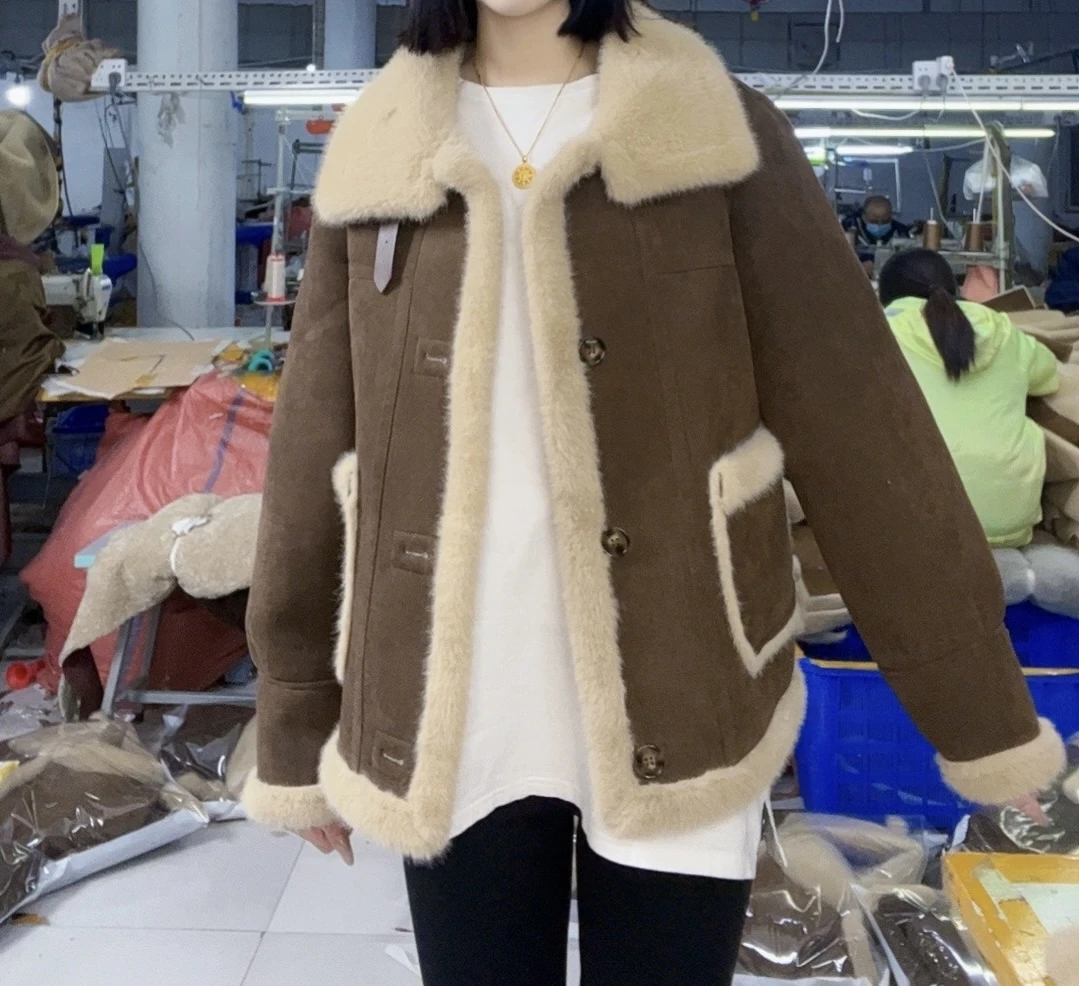 59款女款韩版皮毛一体加厚外套百搭休闲加绒拼接