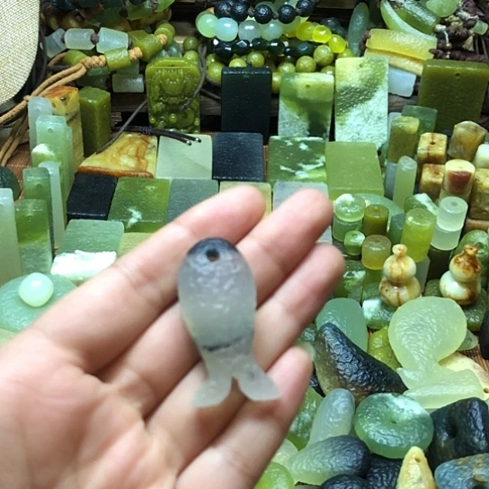 未镶嵌岫玉吊坠赵*