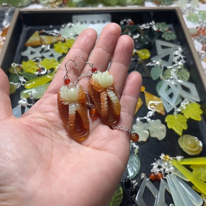 蛇纹石玉合金耳饰