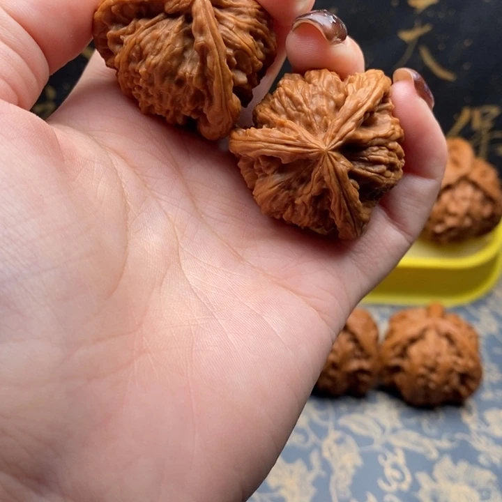 偶***️文玩核桃吊坠白狮子