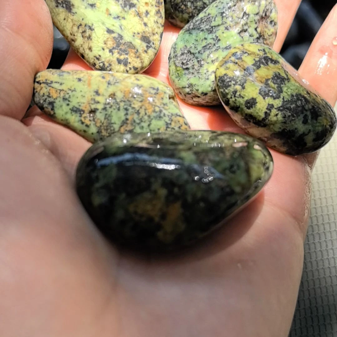 绿***山有机玻璃藏玉药王石原石籽料6颗
