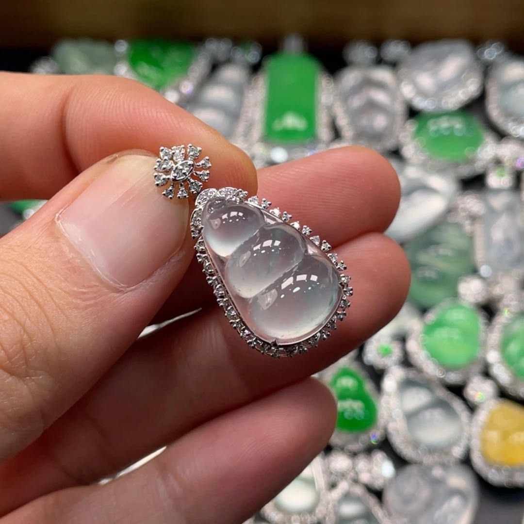 翡翠18K金镶嵌颈饰豆子