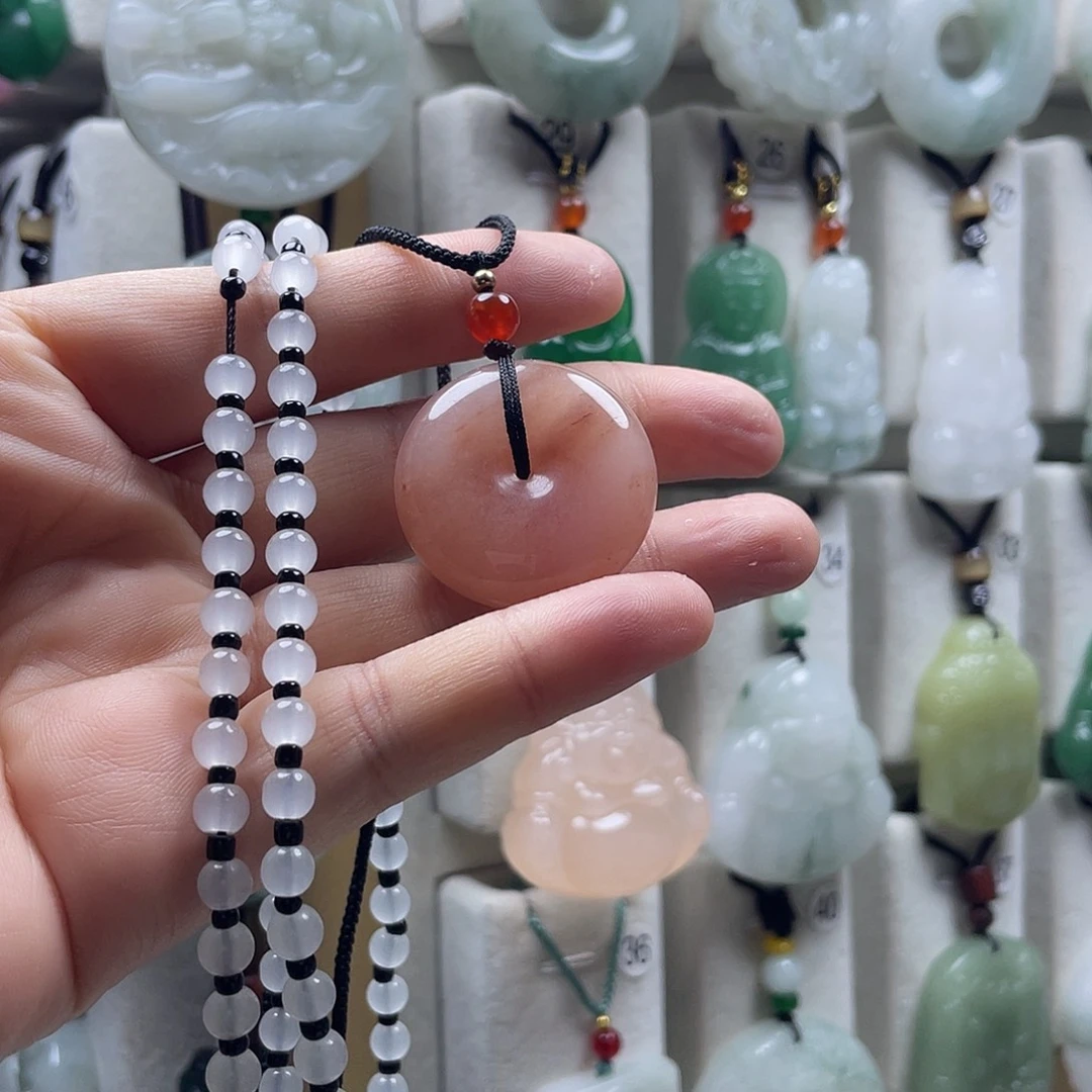 石英质玉（金丝玉）未镶嵌颈饰