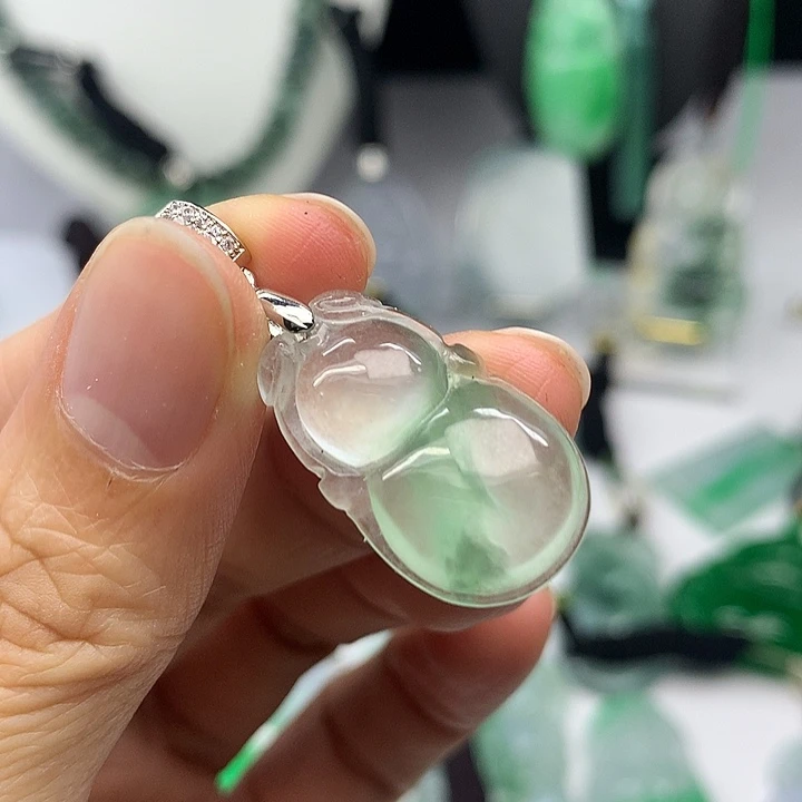 翡翠未镶嵌吊坠(赠链)