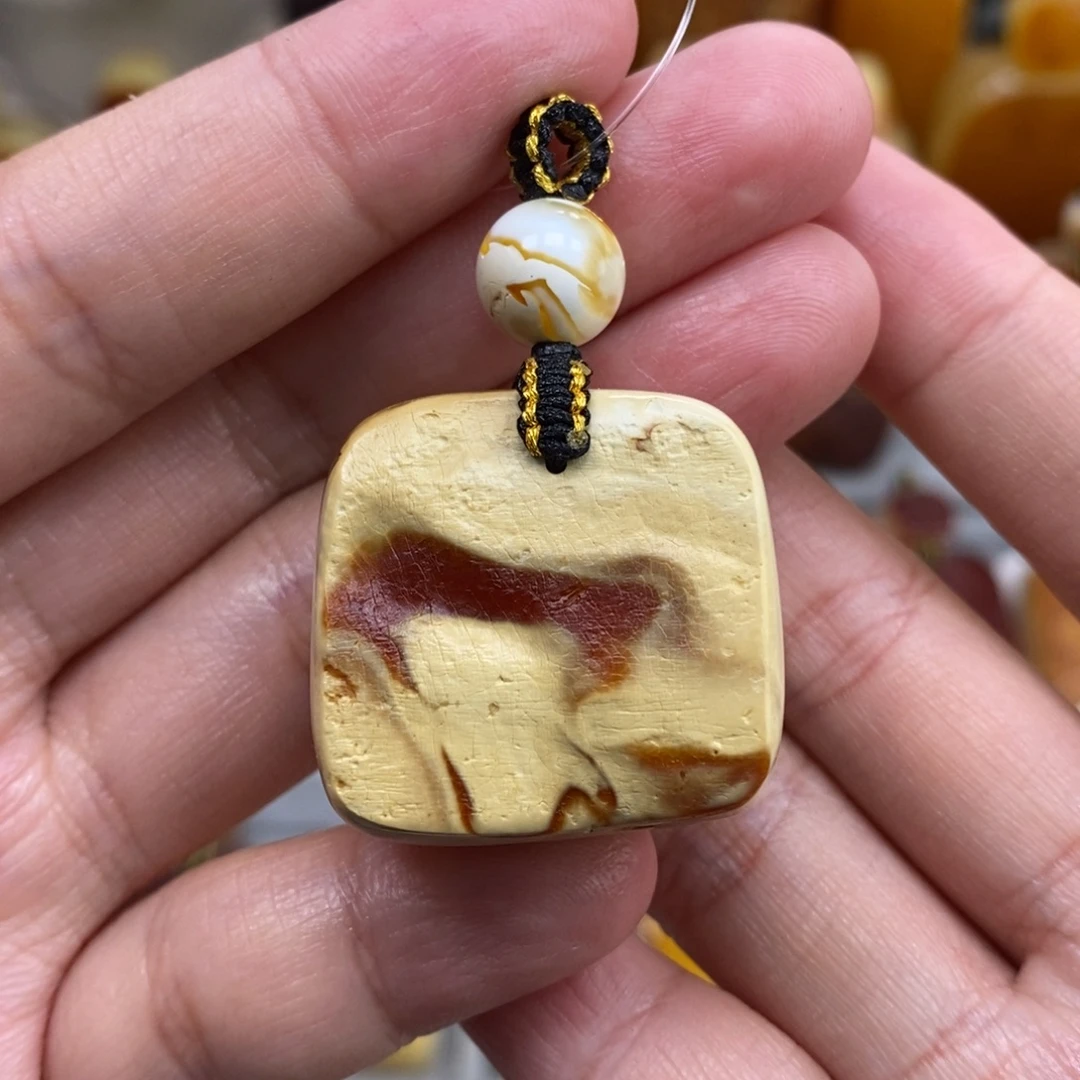 蜜蜡未镶嵌珠宝奇石