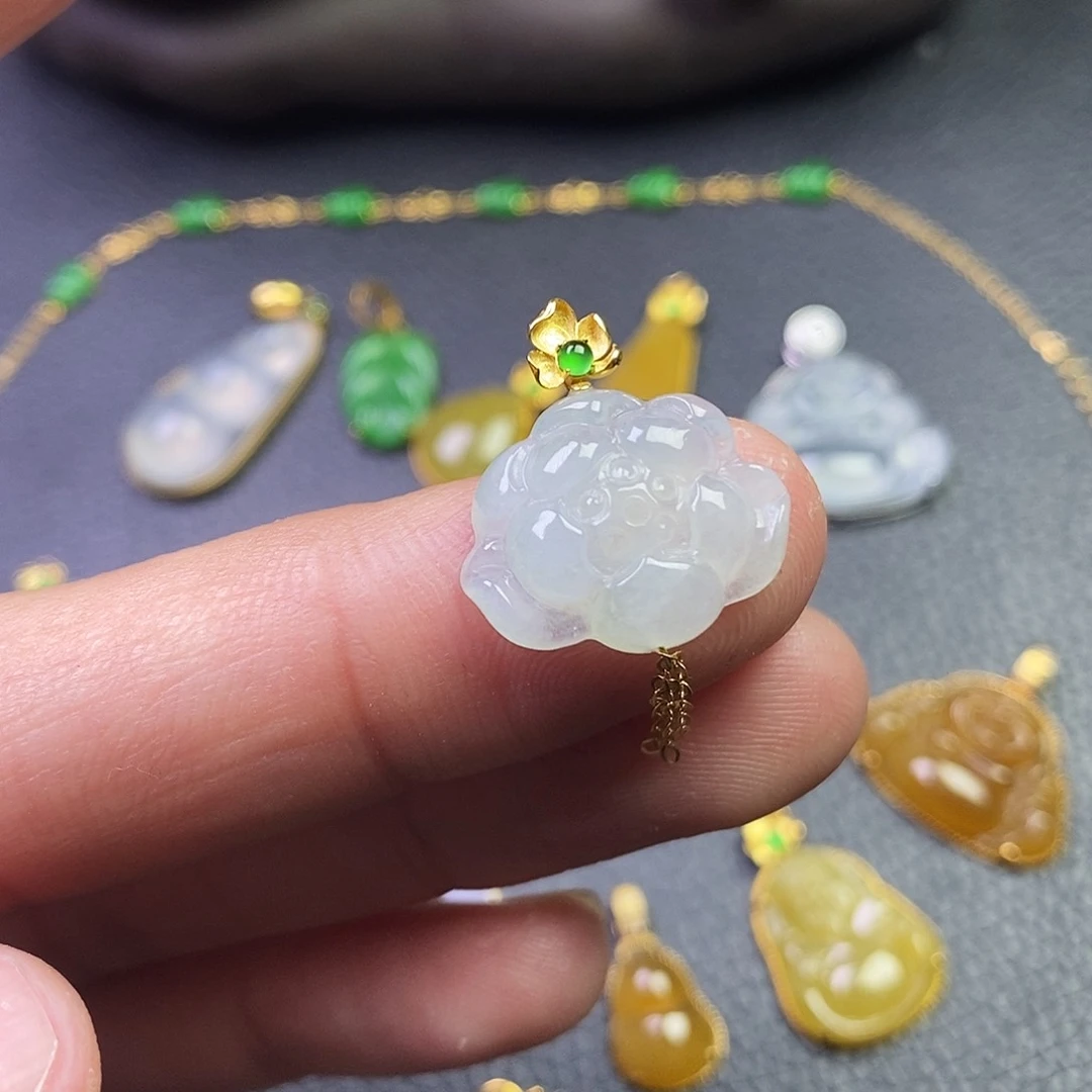 颈饰18K金镶嵌翡翠