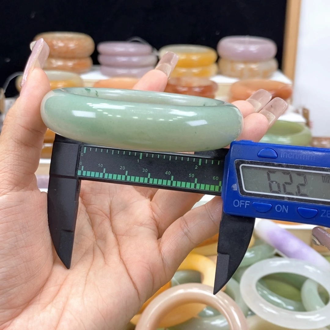 石英岩玉手镯未镶嵌