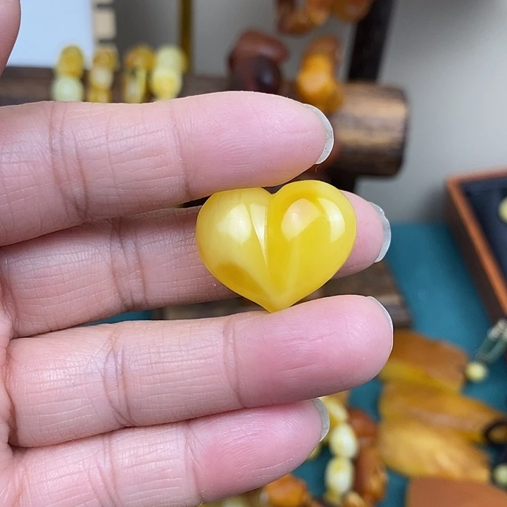 ****知蜜蜡未镶嵌裸石屁桃