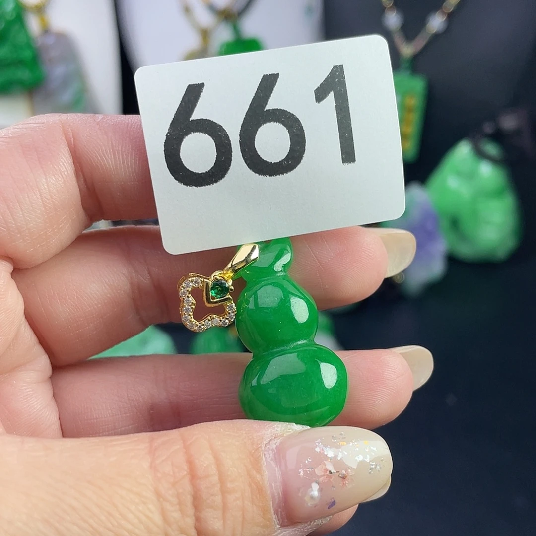 翡翠未镶嵌吊坠(赠链)