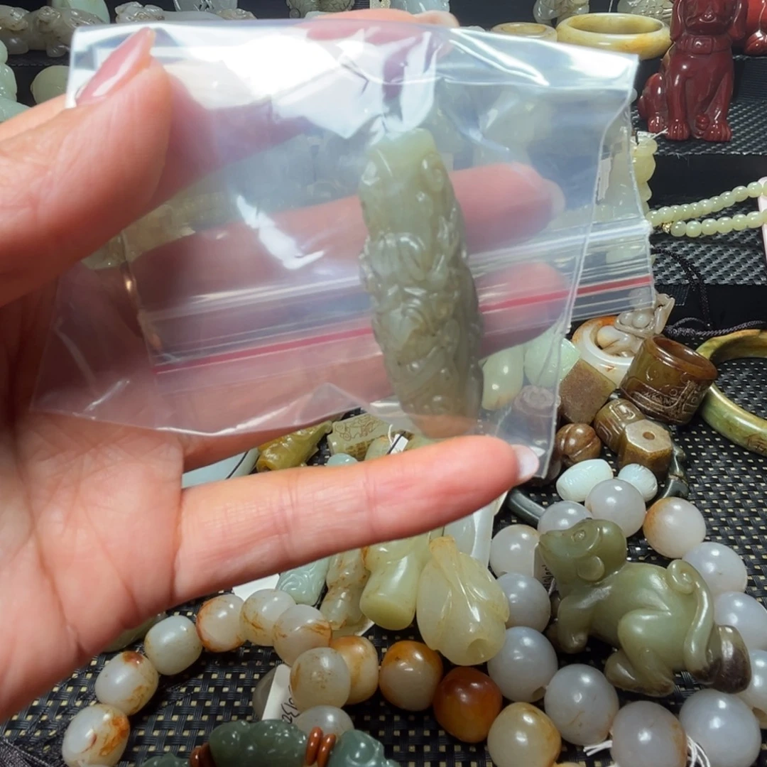 乞***业和田玉未镶嵌颈饰