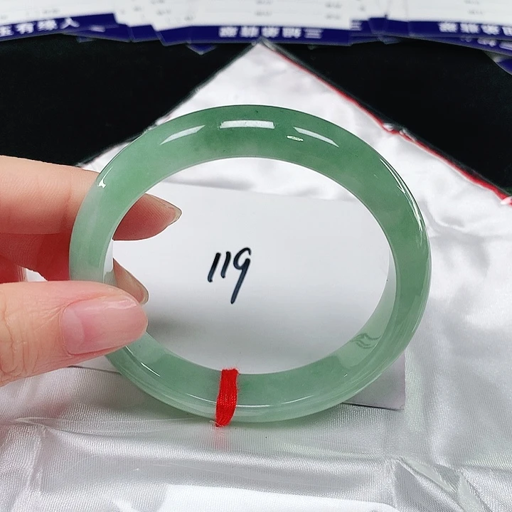 翡翠手镯未镶嵌翡翠手镯未镶嵌