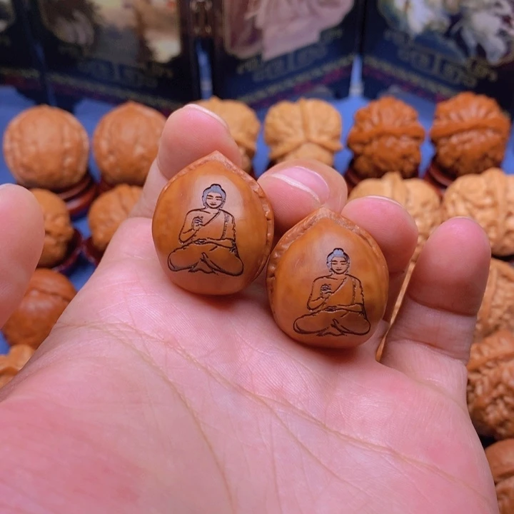 文玩核桃把件打磨光头强