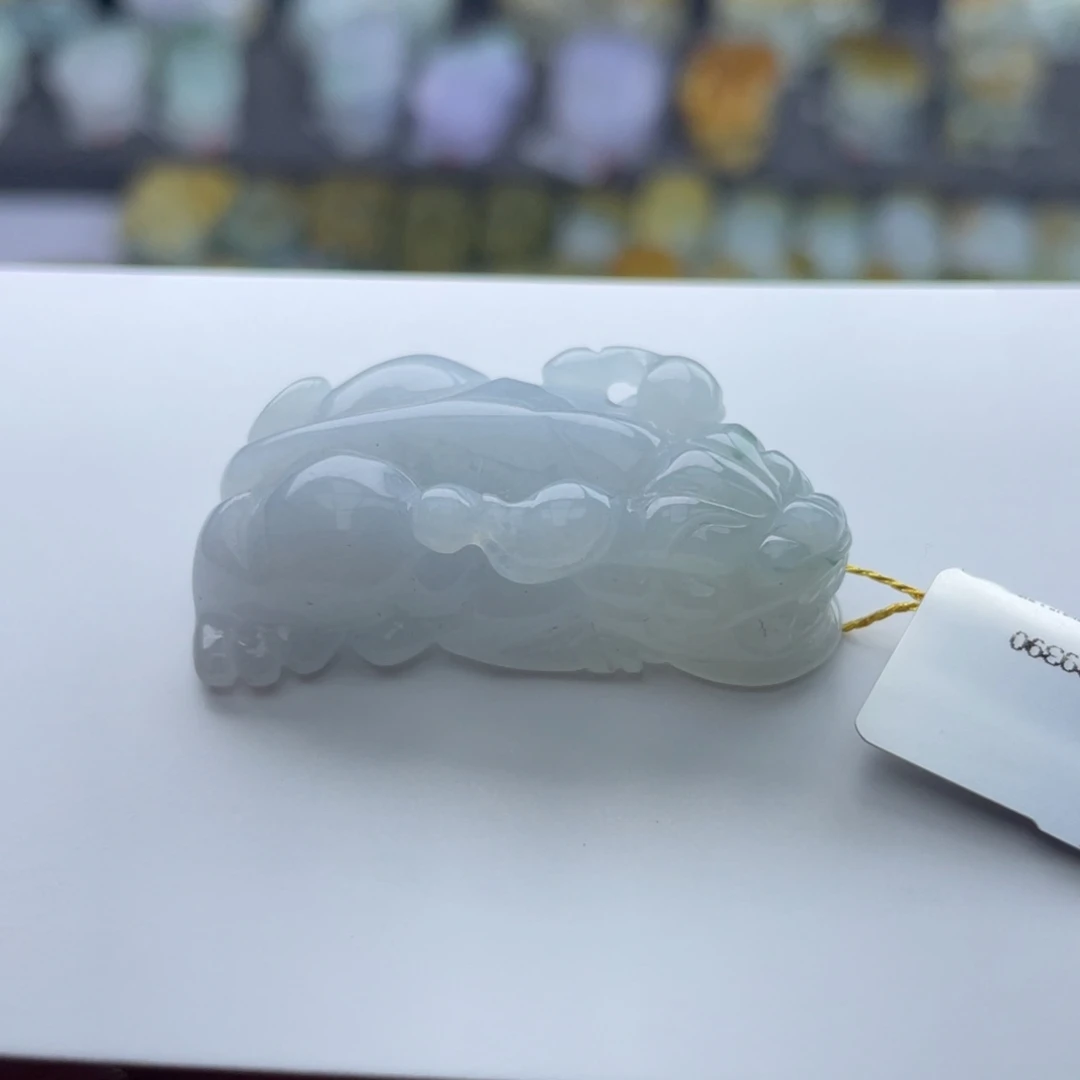 翡翠未镶嵌颈饰貔貅