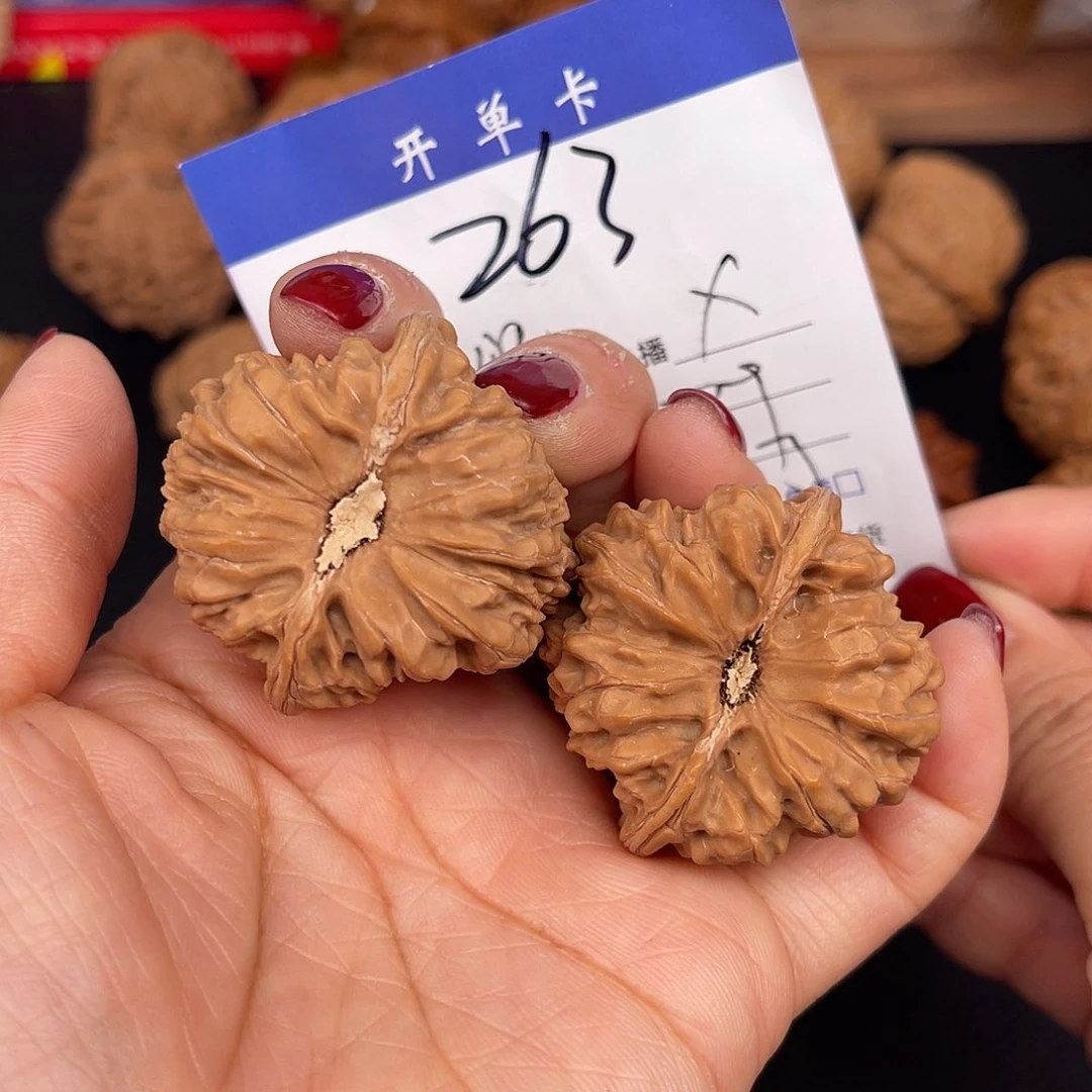 文玩核桃吊坠H****梦平谷凹底39尺。 263