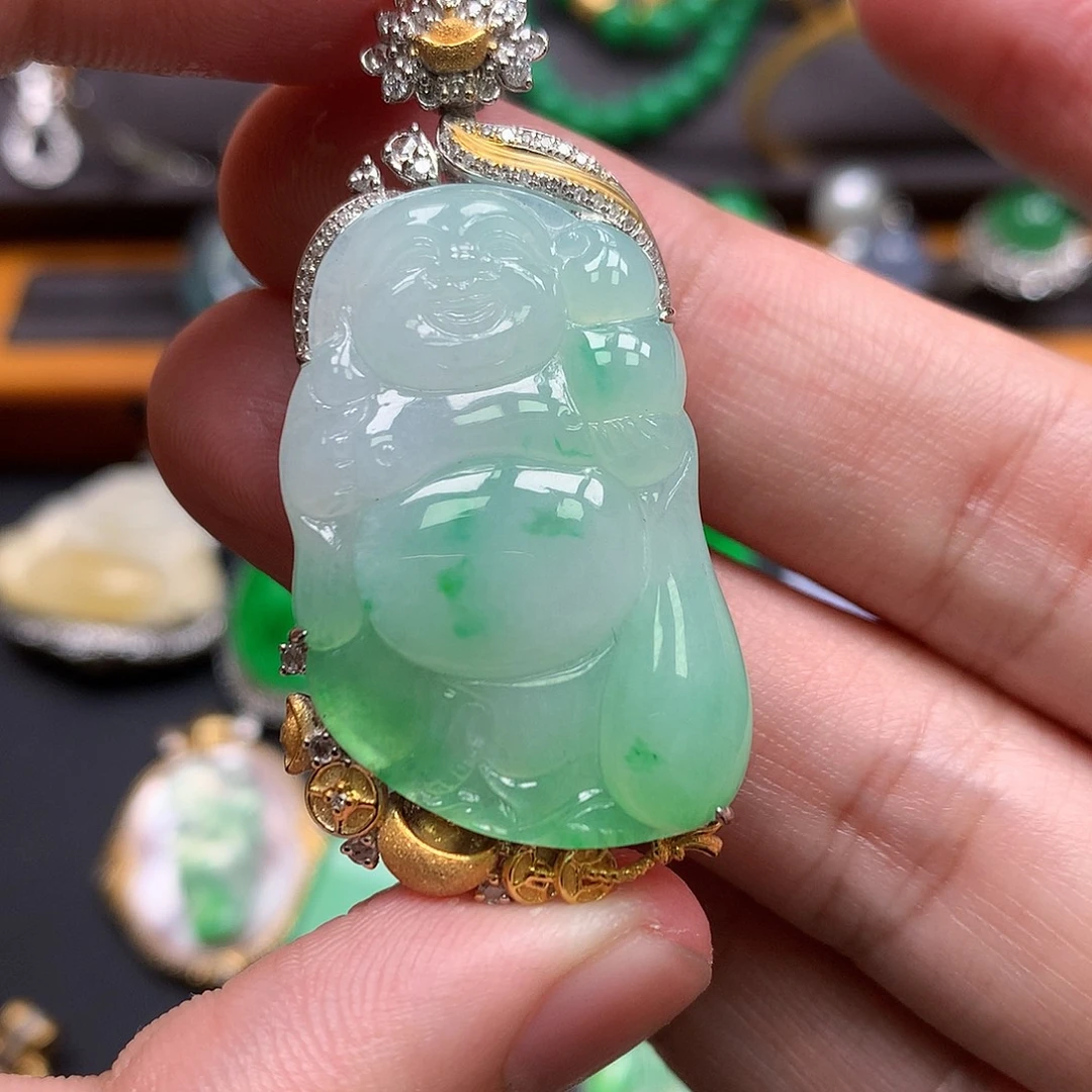 翡翠18K金镶嵌颈饰