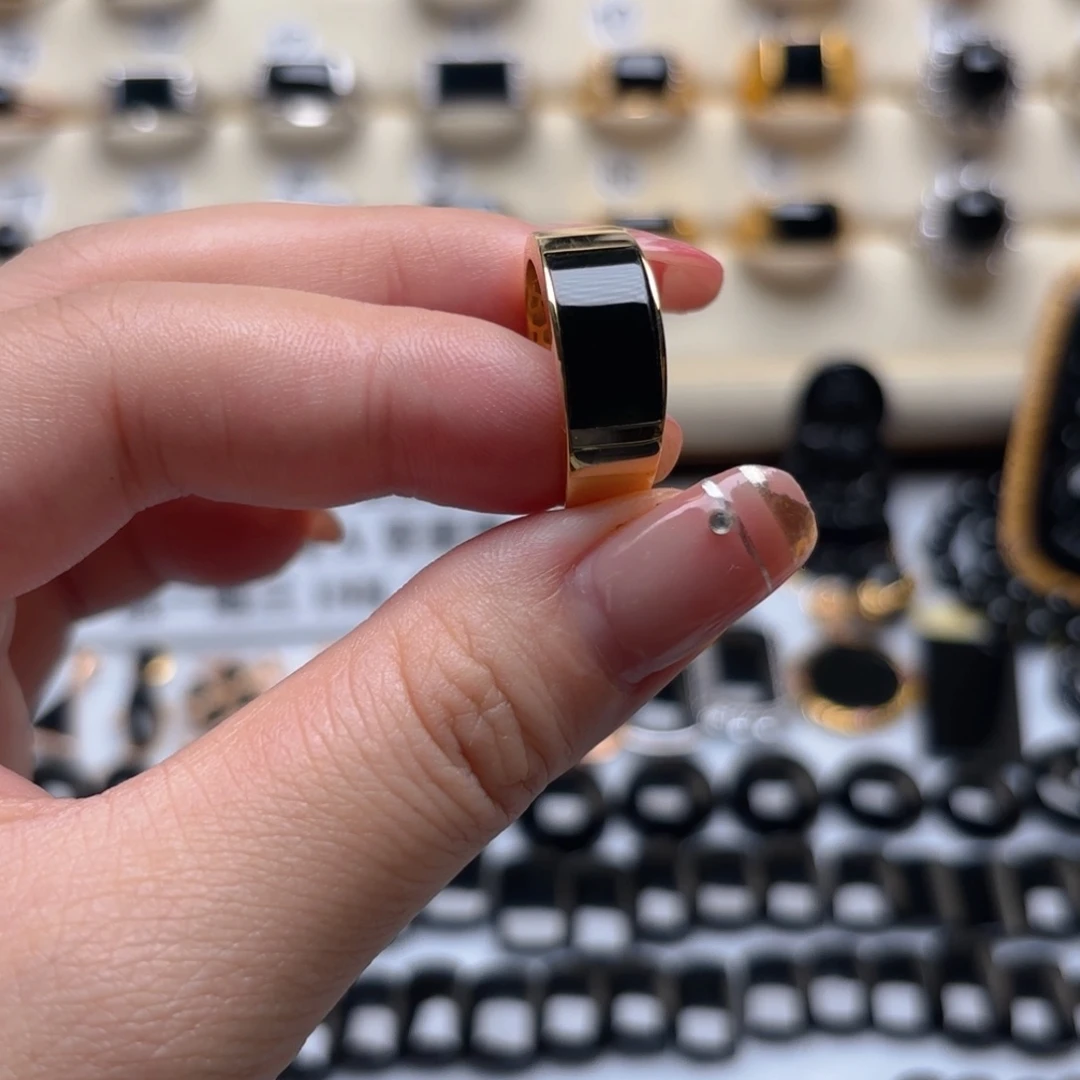 翡翠戒指18K金镶嵌缅甸翡翠