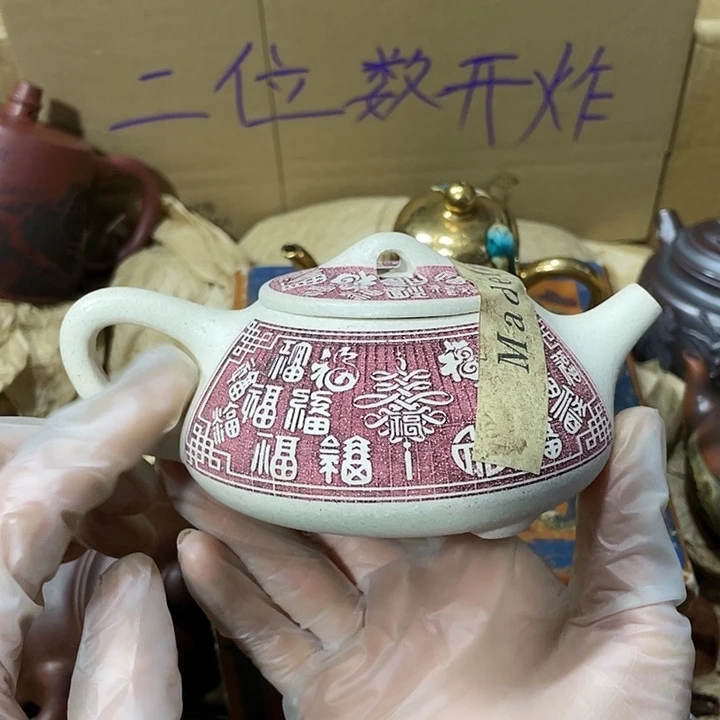 茶壶紫砂矿泥料手工制作的一把紫砂壶。