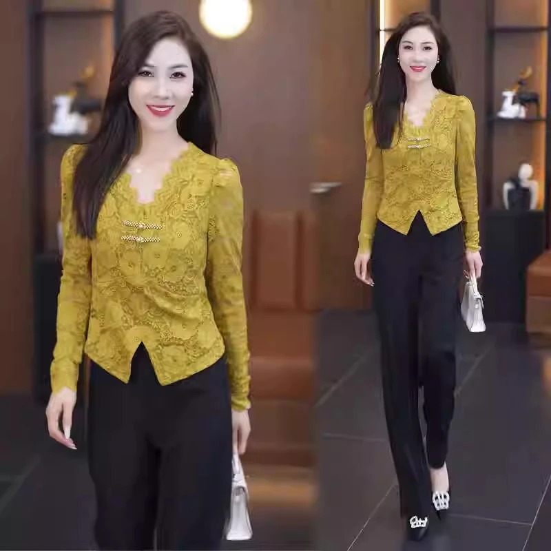 拉夏贝尔时尚洋气新中式蕾丝衫女2025秋季新款V领修身显瘦打底衫