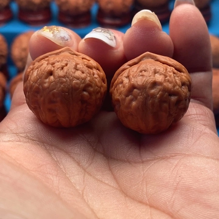 核桃精品文玩核桃手捻麒麟磨盘