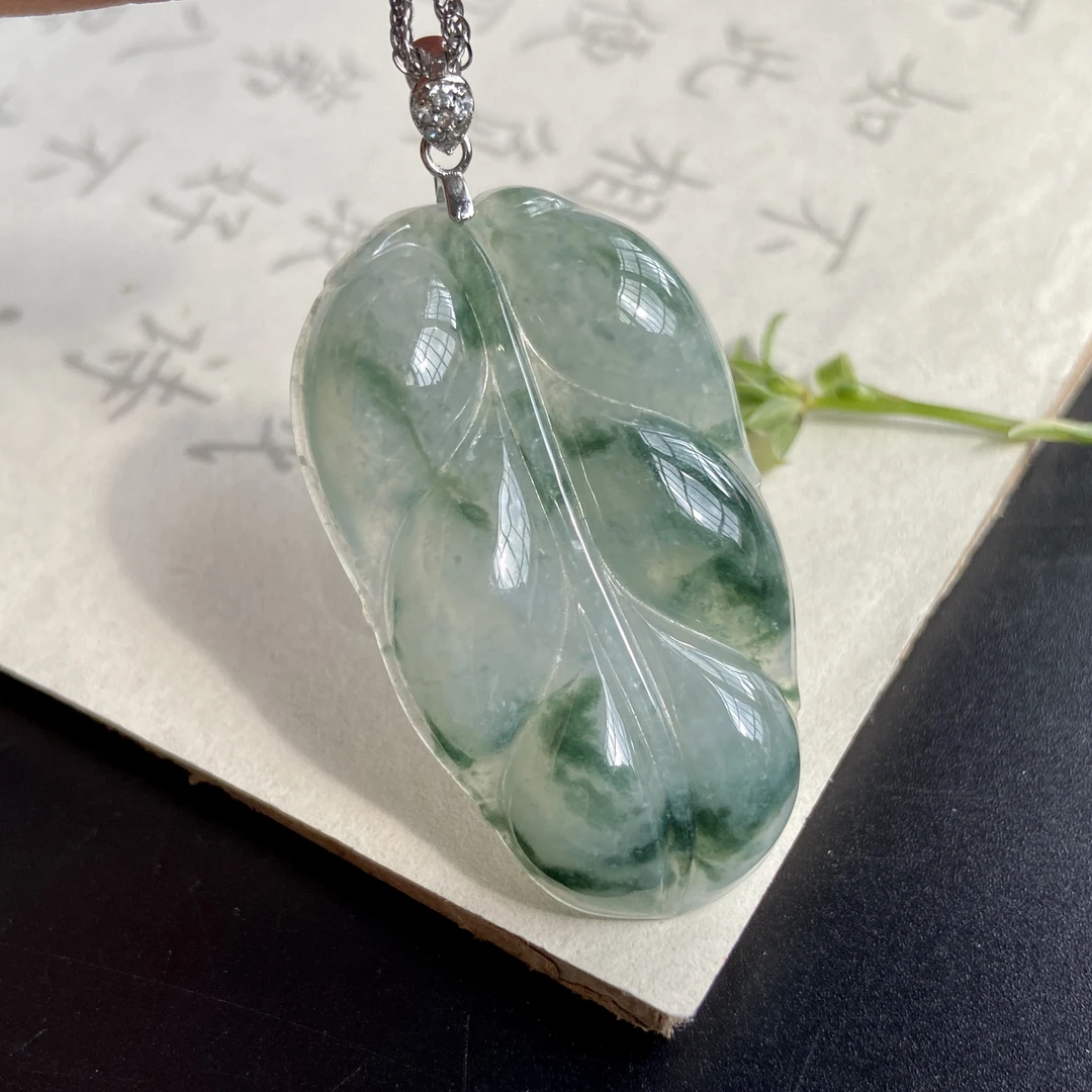 天然冰润飘绿花金枝玉叶吊坠精致百搭男女通用时尚YD63