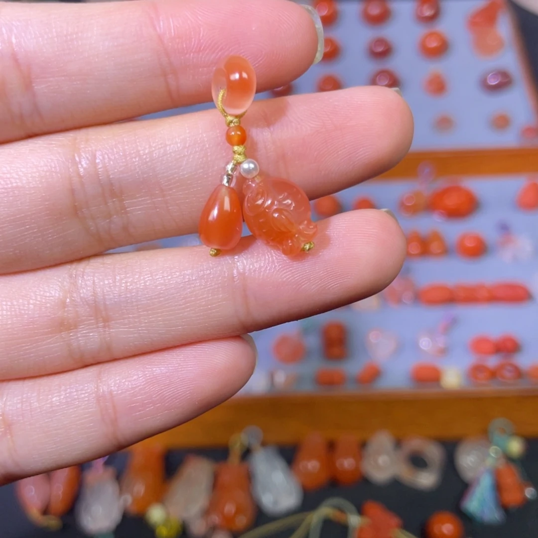 南红玛瑙小鱼水滴未镶嵌