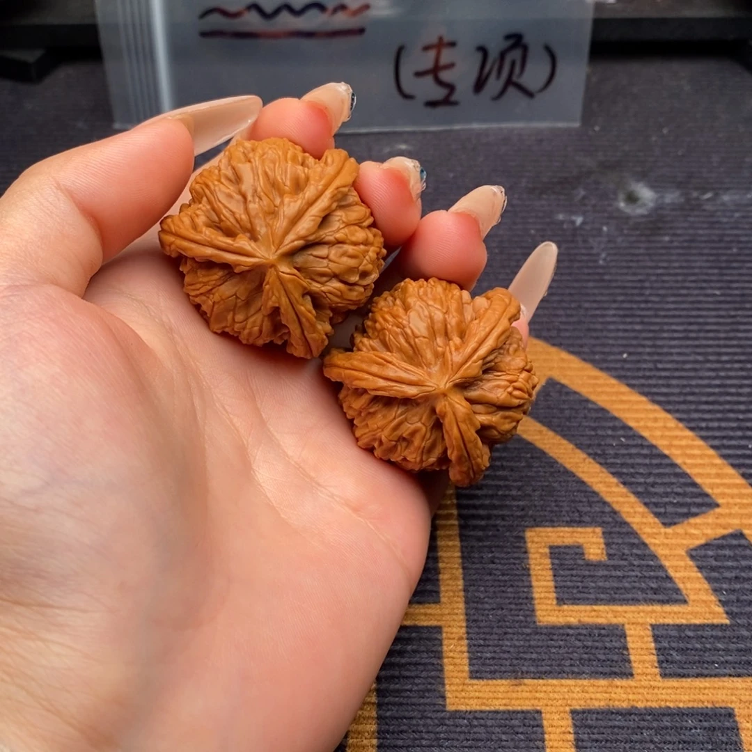 虚***…文玩核桃吊坠白狮子